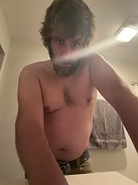 Snapshot of bigJohnson223 chatting on December 16, 5:01 am bigJohnson223 online show from December 16, 5:01 am