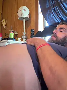 Snapshot of bigJohnson223 chatting on March 22, 7:17 pm bigJohnson223 online show from March 22, 7:17 pm