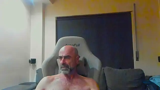 Snapshot of Bicopflirt chatting on May 10, 10:26 pm Bicopflirt online show from May 10, 10:26 pm
