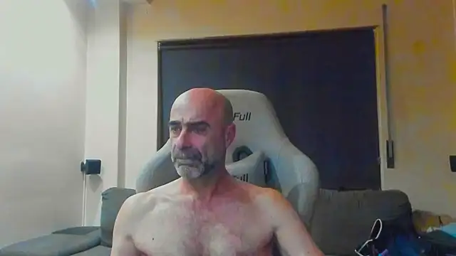 Snapshot of Bicopflirt chatting on May 12, 12:52 am Bicopflirt online show from May 12, 12:52 am