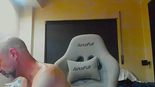 Snapshot of Bicopflirt chatting on June 2, 10:01 pm Bicopflirt online show from June 2, 10:01 pm