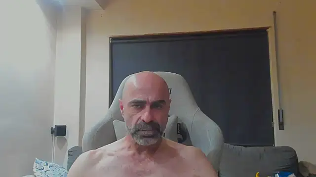 Snapshot of Bicopflirt chatting on June 16, 9:28 pm Bicopflirt online show from June 16, 9:28 pm