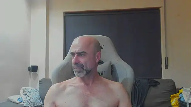 Snapshot of Bicopflirt chatting on June 21, 9:50 pm Bicopflirt online show from June 21, 9:50 pm