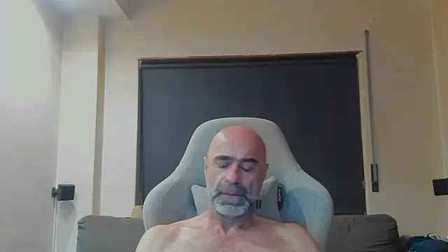 Snapshot of Bicopflirt chatting on July 9, 9:52 pm Bicopflirt online show from July 9, 9:52 pm