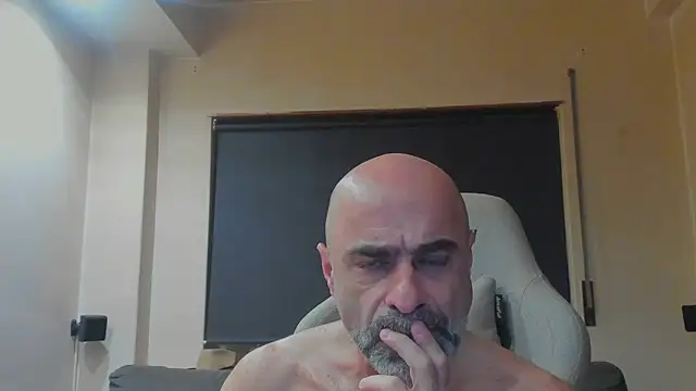Snapshot of Bicopflirt chatting on July 16, 8:59 pm Bicopflirt online show from July 16, 8:59 pm