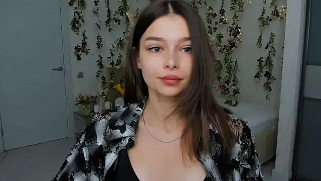 ContinentOfTranquility online show from September 12, 4:01 am