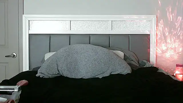 Snapshot of jazzys_w0rld chatting on February 14, 9:03 am jazzys w0rld online show from February 14, 9:03 am