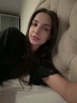 BellaHalles online show from March 2, 9:01 pm