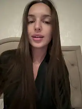 BellaHalles online show from March 4, 8:27 pm