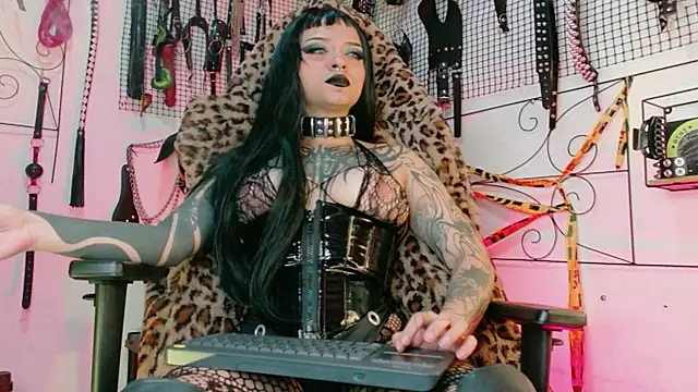 Snapshot of Agatha_BDSM chatting on April 30, 8:57 pm Agatha BDSM online show from April 30, 8:57 pm