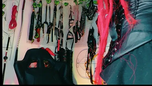 Snapshot of Agatha_BDSM chatting on May 2, 11:43 pm Agatha BDSM online show from May 2, 11:43 pm