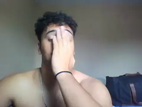 Snapshot of Xcumshot33 chatting on December 13, 5:21 pm Xcumshot33 online show from December 13, 5:21 pm