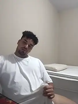 Snapshot of Xcumshot33 chatting on March 12, 1:25 am Xcumshot33 online show from March 12, 1:25 am