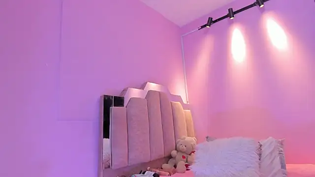 LoveQueen2 online show from October 2, 12:01 pm