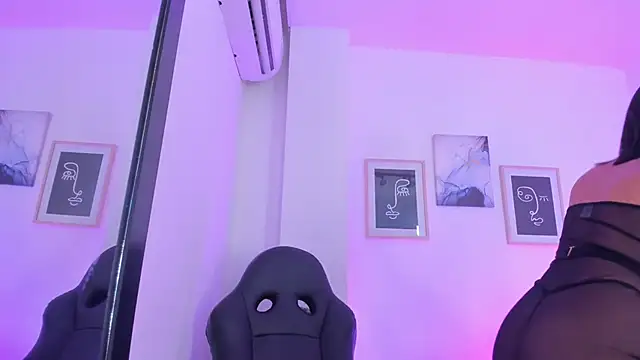 emelie 89 online show from March 8, 4:39 pm