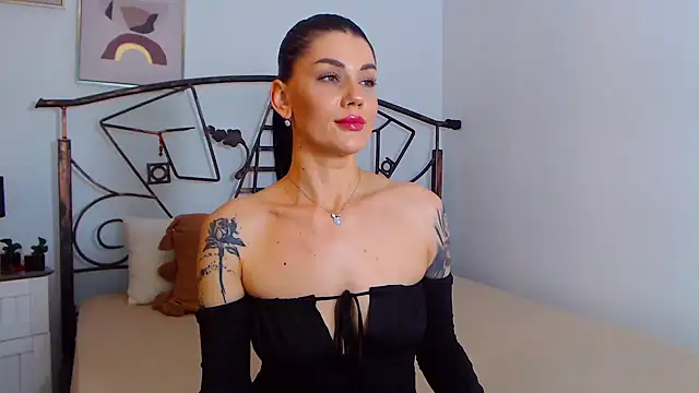 Snapshot of YvonneEverlee chatting on December 14, 11:34 pm YvonneEverlee online show from December 14, 11:34 pm