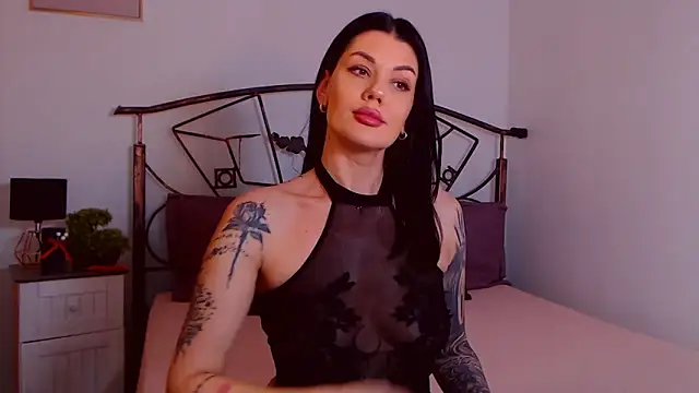 YvonneEverlee online show from November 15, 9:11 pm