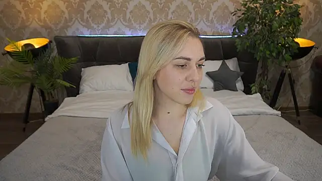 ArishkaLulu online show from January 25, 6:45 am