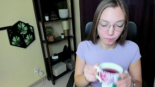 EmillyPlay online show from January 17, 6:57 am