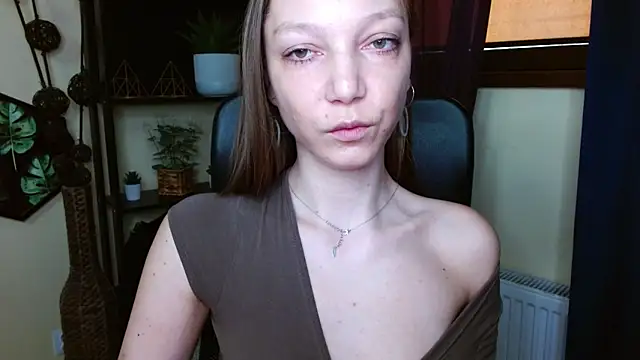 EmillyPlay online show from March 25, 6:30 am