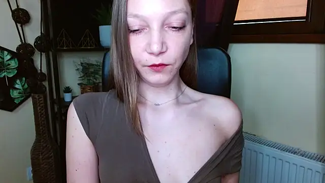 EmillyPlay online show from March 30, 5:30 am