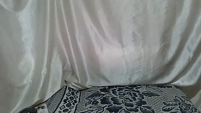 Burberrry  online show from September 12, 6:19 pm