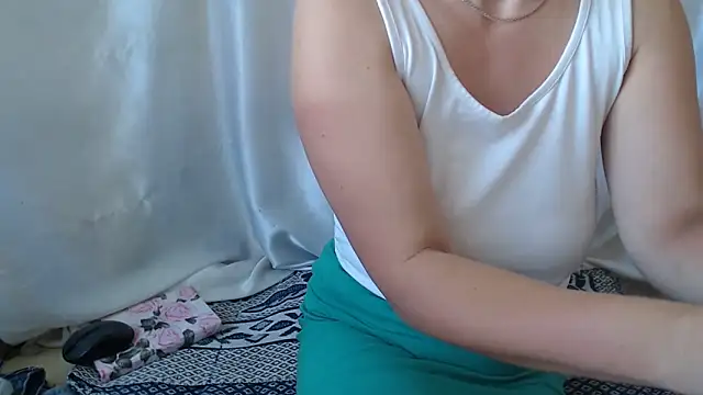 Burberrry  online show from September 22, 8:27 am