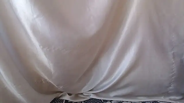 Burberrry  online show from December 5, 10:02 am