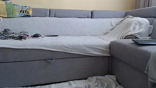 Burberrry  online show from March 26, 7:47 am