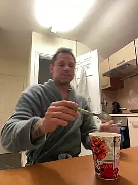 Yourhotboy 42 online show from March 8, 11:39 pm