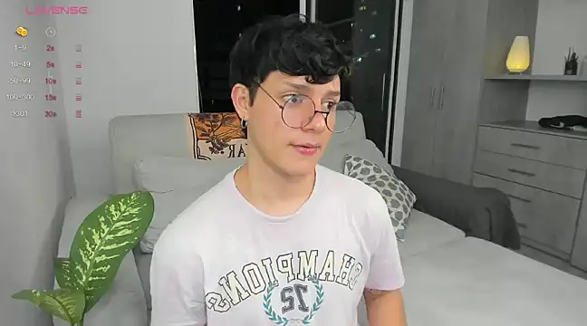 Snapshot of Alexxblue chatting on December 22, 11:20 pm Alexxblue online show from December 22, 11:20 pm