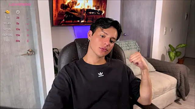 Snapshot of Alexxblue chatting on January 27, 9:44 pm Alexxblue online show from January 27, 9:44 pm