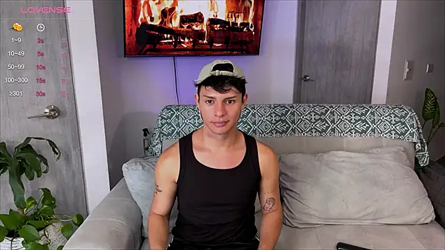 Snapshot of Alexxblue chatting on February 17, 10:47 pm Alexxblue online show from February 17, 10:47 pm