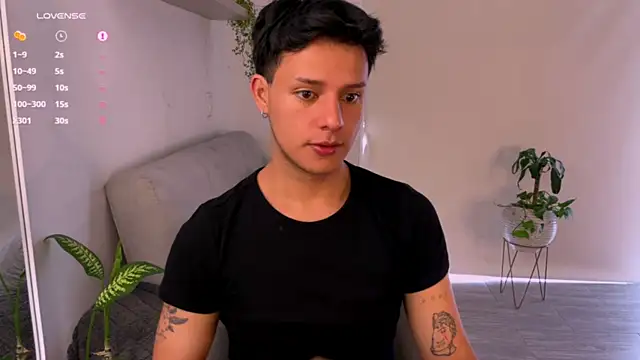 Snapshot of Alexxblue chatting on October 18, 5:14 pm Alexxblue online show from October 18, 5:14 pm