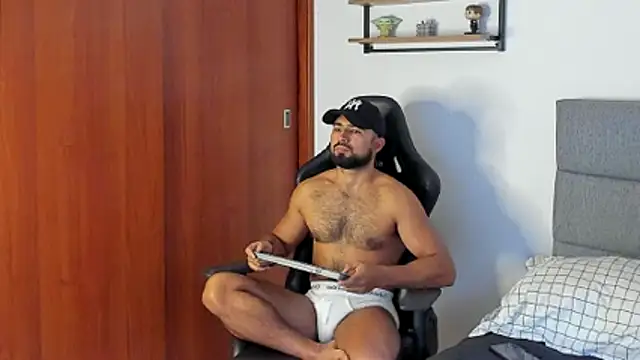 ethaanjones online show from October 14, 8:20 pm