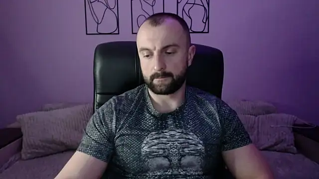 brindlefly6969 online show from March 26, 11:38 am