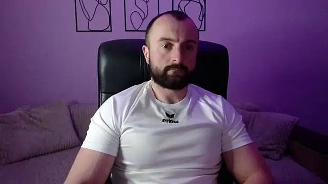 brindlefly6969 online show from April 10, 10:31 am