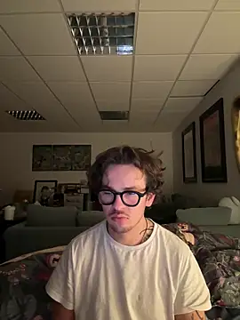 Snapshot of hardmecl chatting on December 13, 10:45 pm hardmecl online show from December 13, 10:45 pm