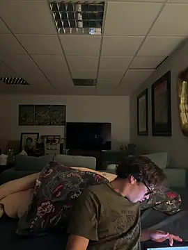 Snapshot of hardmecl chatting on December 17, 9:16 pm hardmecl online show from December 17, 9:16 pm