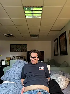 Snapshot of hardmecl chatting on January 17, 3:11 pm hardmecl online show from January 17, 3:11 pm