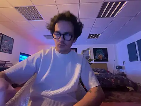 Snapshot of hardmecl chatting on March 16, 9:47 pm hardmecl online show from March 16, 9:47 pm