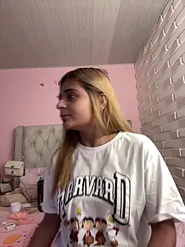 Snapshot of pamell_col chatting on January 7, 1:28 am pamell col online show from January 7, 1:28 am