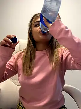 Snapshot of pamell_col chatting on October 5, 8:29 pm pamell col online show from October 5, 8:29 pm