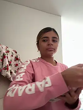 Snapshot of pamell_col chatting on November 19, 2:06 pm pamell col online show from November 19, 2:06 pm