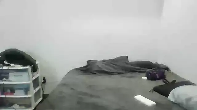 Iliketocooksquirt25 online show from September 24, 1:09 am