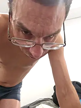 Iliketocooksquirt25 online show from October 6, 11:35 pm