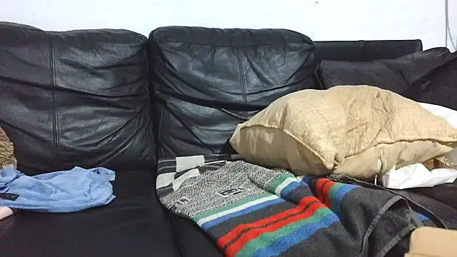 Snapshot of Youns98 chatting on October 9, 8:51 pm Youns98 online show from October 9, 8:51 pm