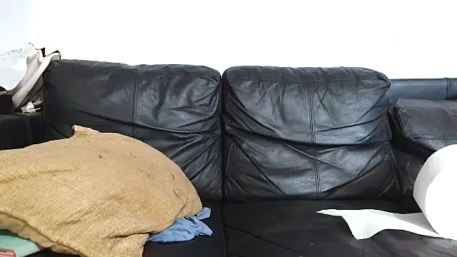 Snapshot of Youns98 chatting on October 10, 3:00 pm Youns98 online show from October 10, 3:00 pm