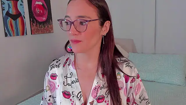 Jessica Herrera  online show from February 9, 10:30 am