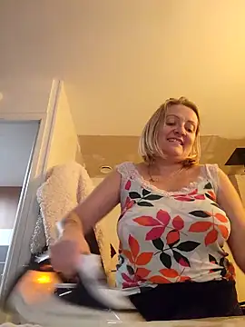 Snapshot of lady_charlyne chatting on December 9, 2:06 pm lady charlyne online show from December 9, 2:06 pm